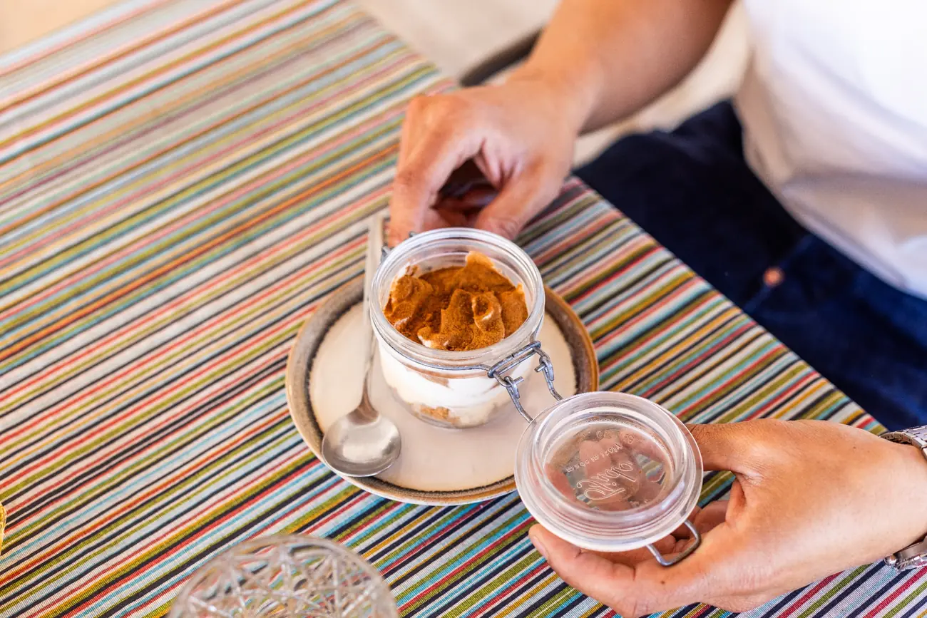 Doce caseiro servido no frasco no restaurante O Rei do Tacho